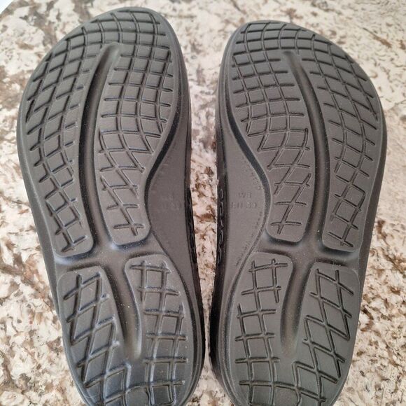 Oofos Black  Flip Flops Size w 8 thong style sandals comfort - Picture 7 of 8